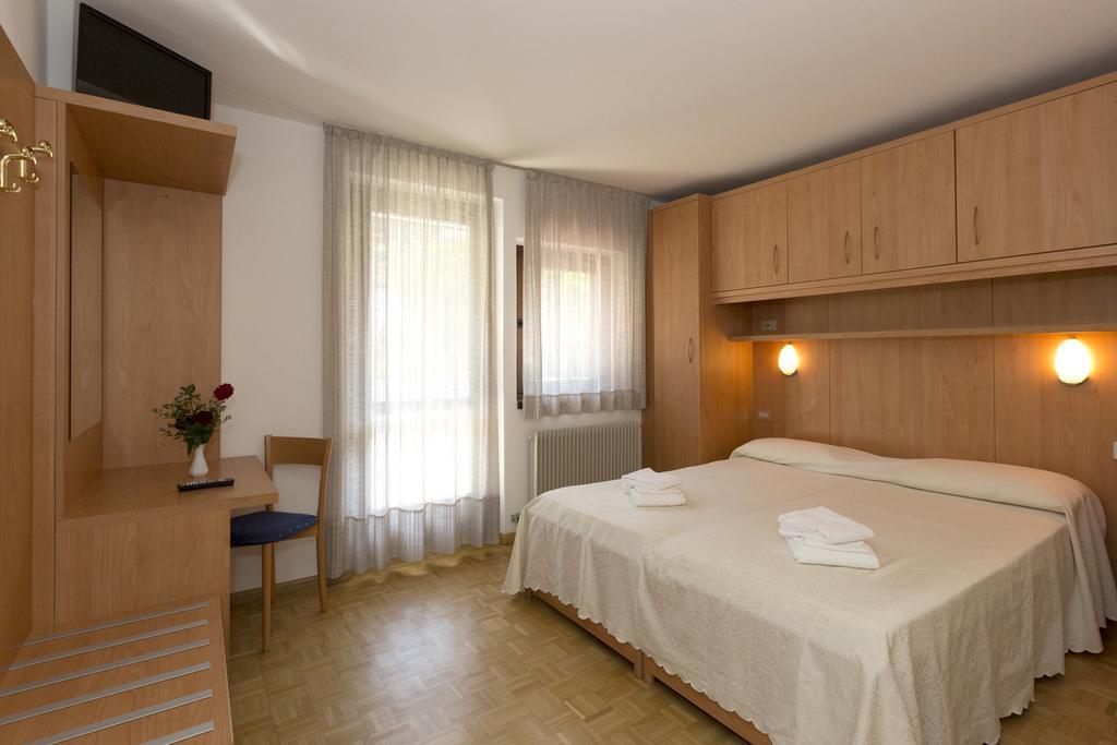 Hotel Cima Tosa San Lorenzo Dorsino Exterior photo